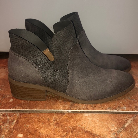 🌟NEW🌟 American eagle grey booties size 7 - Picture 2 of 5